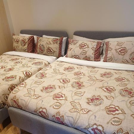 London Luxury Apartments 1Min Walk From Underground, With Free Parking Free Wifi المظهر الخارجي الصورة