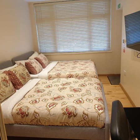 London Luxury Apartments 1Min Walk From Underground, With Free Parking Free Wifi المظهر الخارجي الصورة