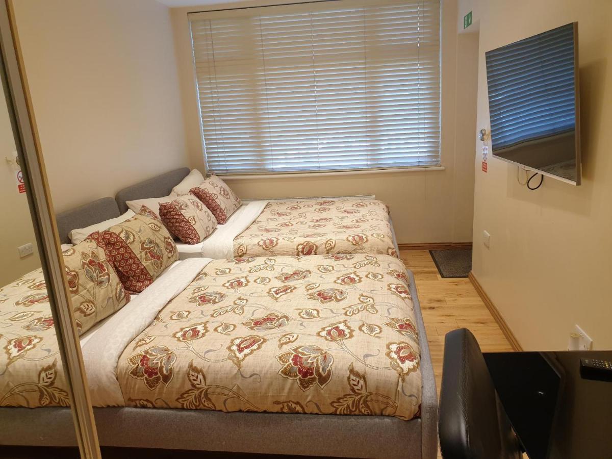 London Luxury Apartments 1Min Walk From Underground, With Free Parking Free Wifi المظهر الخارجي الصورة